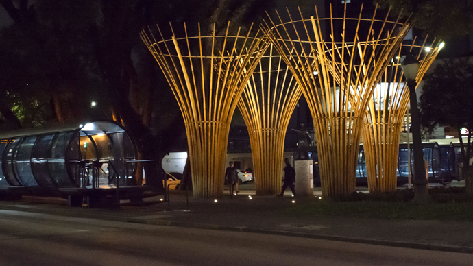 Tecnologia Led: Nova iluminação cênica valoriza o Largo Baden Powell em Curitiba
