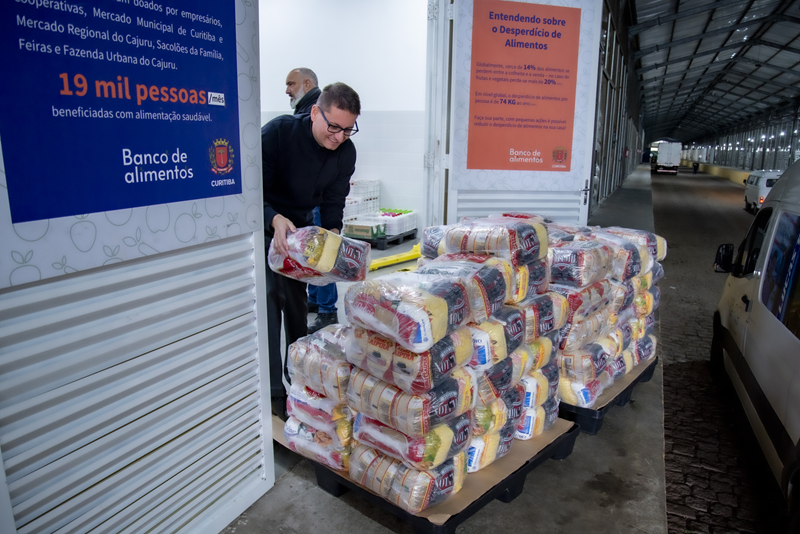 Empresário doa 1 tonelada de produtos e incentiva mais empresas a apoiar o Banco de Alimentos de Curitiba