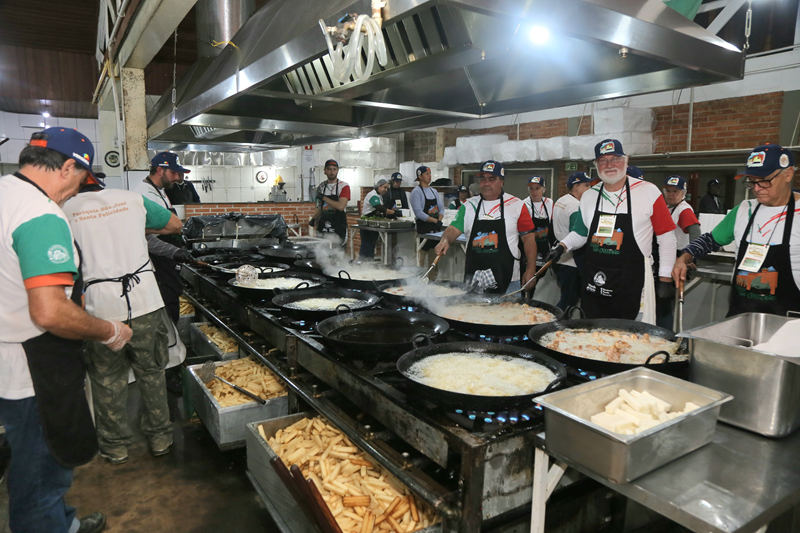 41ª edição da Festa do Frango, Polenta e Vinho de Santa Felicidade anima Curitiba neste fim de semana