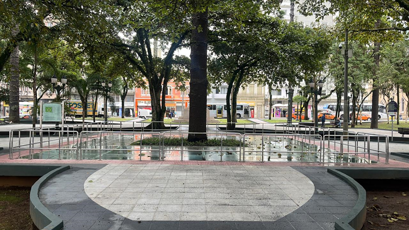 Escavação arqueológica e a primeira estátua da cidade: participe da visita guiada à Praça Tiradentes