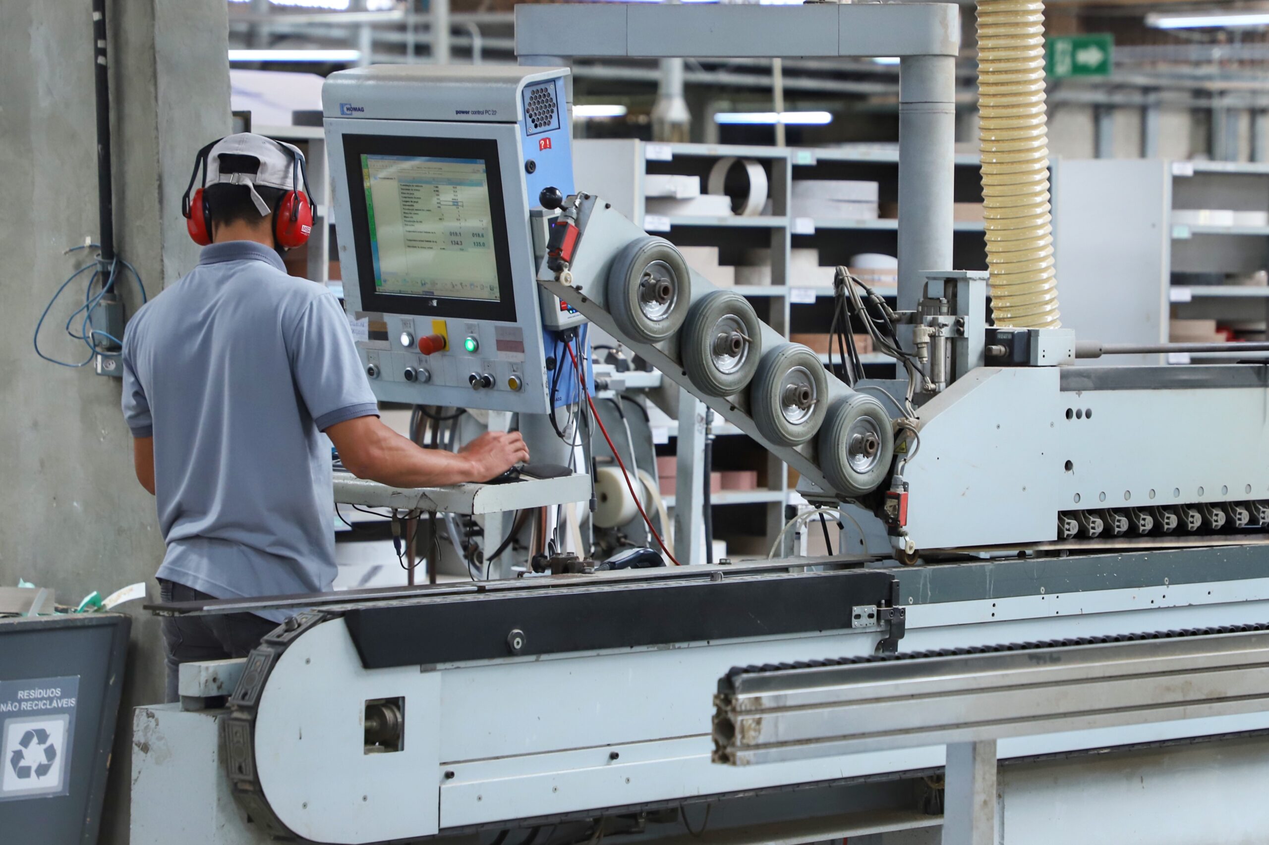 Da indústria ao comércio: Agências do Trabalhador ofertam 22 mil vagas no Paraná