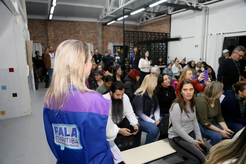 Com reuniões presenciais, reta final do Fala Curitiba define 100 obras e serviços para 2026