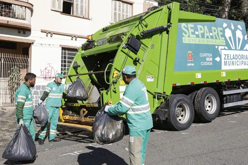 IBGE confirma: coleta do lixo atende 100% dos domicílios de Curitiba