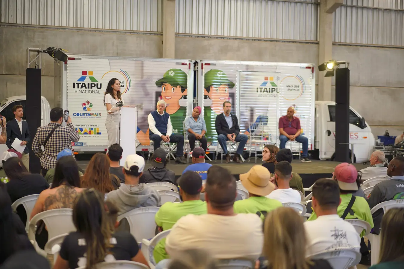 Itaipu entrega equipamentos para 13 cooperativas de catadores de Curitiba