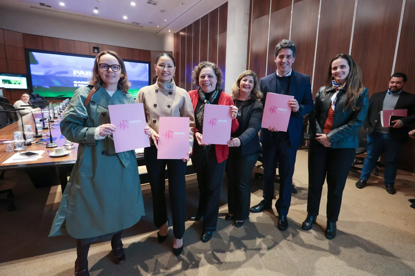 Luciana Massa se reúne com 370 primeiras-damas municipais para planejar Paraná Rosa