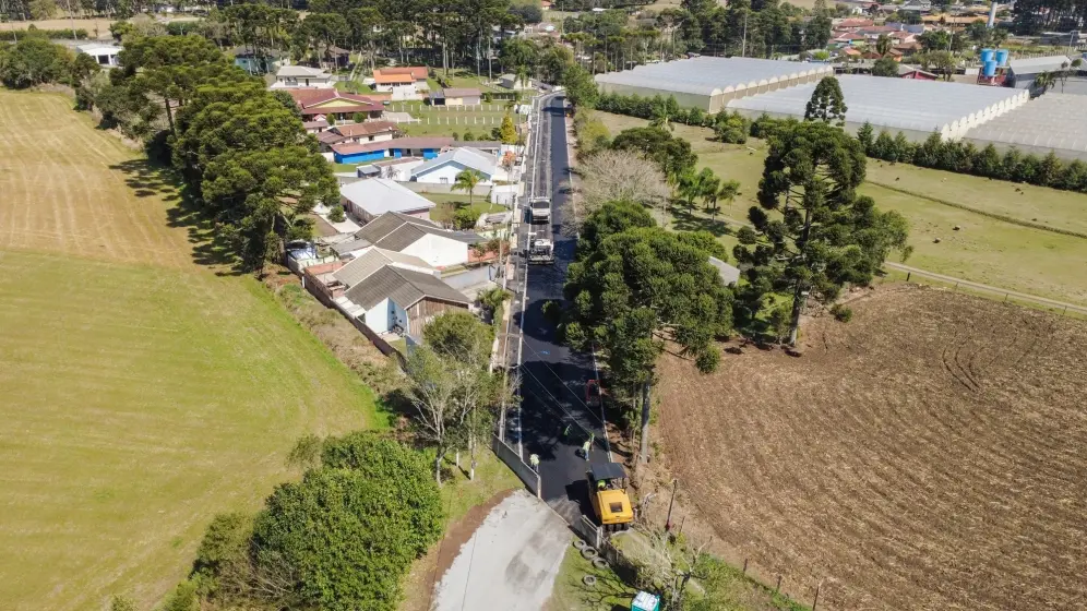 Pavimentação concluída na Rua Vitório Luiz Zambão, no Bairro Laranjeiras em Piraquara