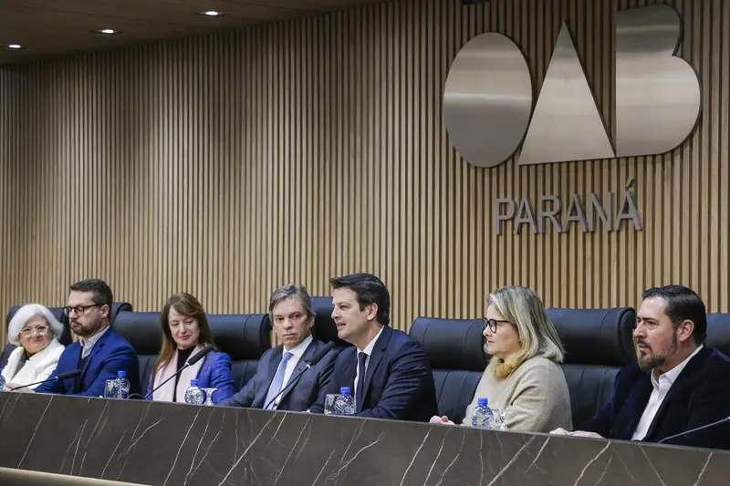 Prefeito Eduardo Pimentel assina parceria com OAB para atendimento jurídico gratuito à população vulnerável