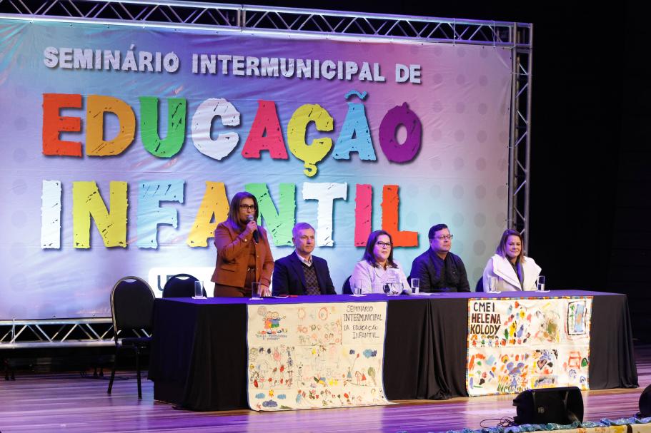 8º Seminário Intermunicipal de Educação Infantil é realizado em Pinhais