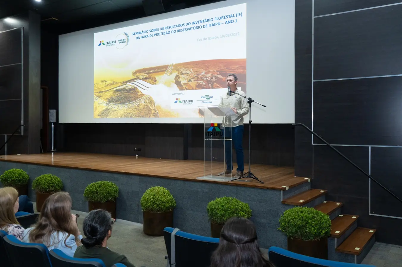 Em 40 anos, Itaipu triplica a diversidade vegetal da faixa de proteção do reservatório