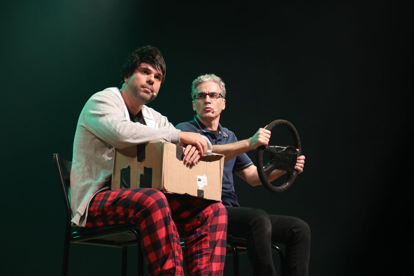 Embrulha Pra Viagem: grupo de humor se apresenta no palco do Guairinha