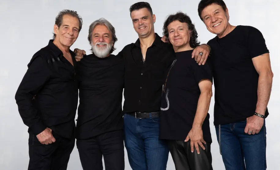 “Nossa Vida é um Palco”: Teatro Guaíra recebe 50 anos de carreira do Blindagem