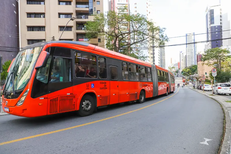 Número de acidentes no transporte coletivo de Curitiba teve queda de 35% de janeiro a agosto com novas iniciativas da Prefeitura