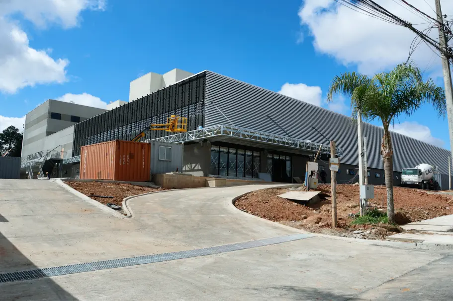 Obra do Hospital e Maternidade Municipal Papa Francisco avança com chegada de equipamentos