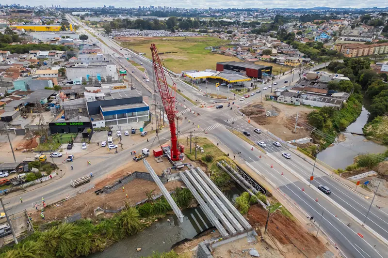 Pontes paralelas ao novo viaduto Curitiba-Pinhais começam a ganhar forma