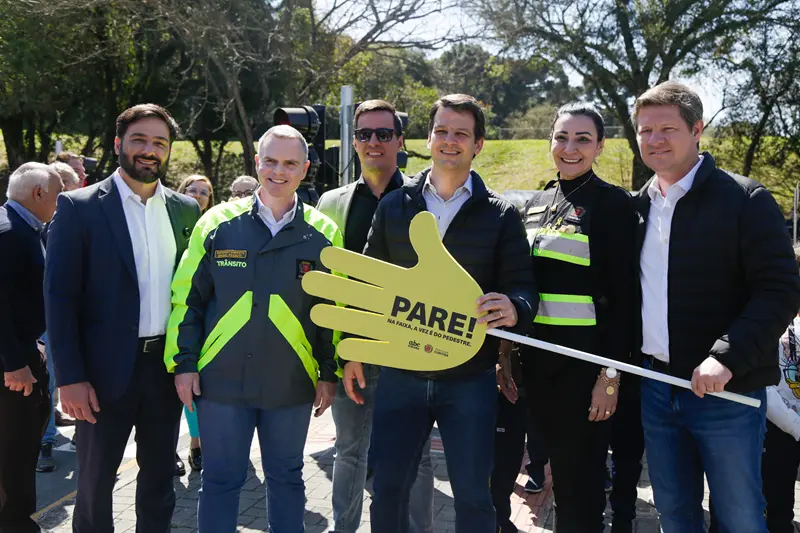 Prefeito Eduardo Pimentel lança campanha educativa para pedestres e reabre minicidade da Escola de Trânsito
