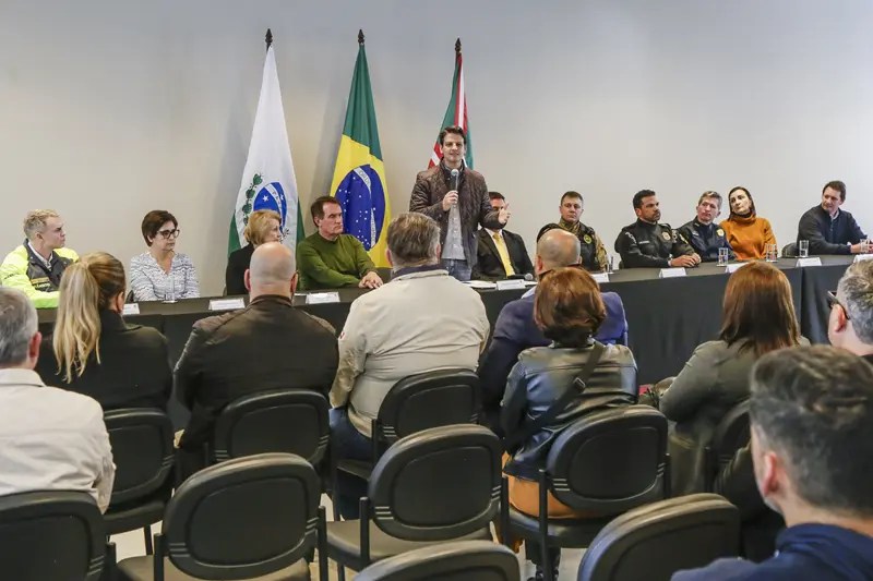Prefeito Eduardo Pimentel nomeia comissão para redução de mortes no trânsito de Curitiba