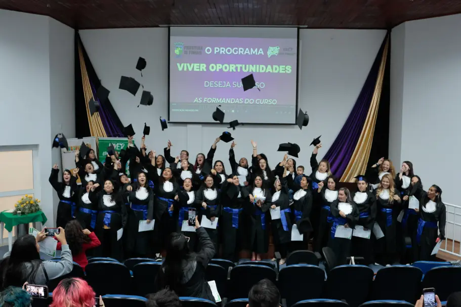 Prefeitura e IFPR entregam 45 certificados do Programa Mulheres Mil