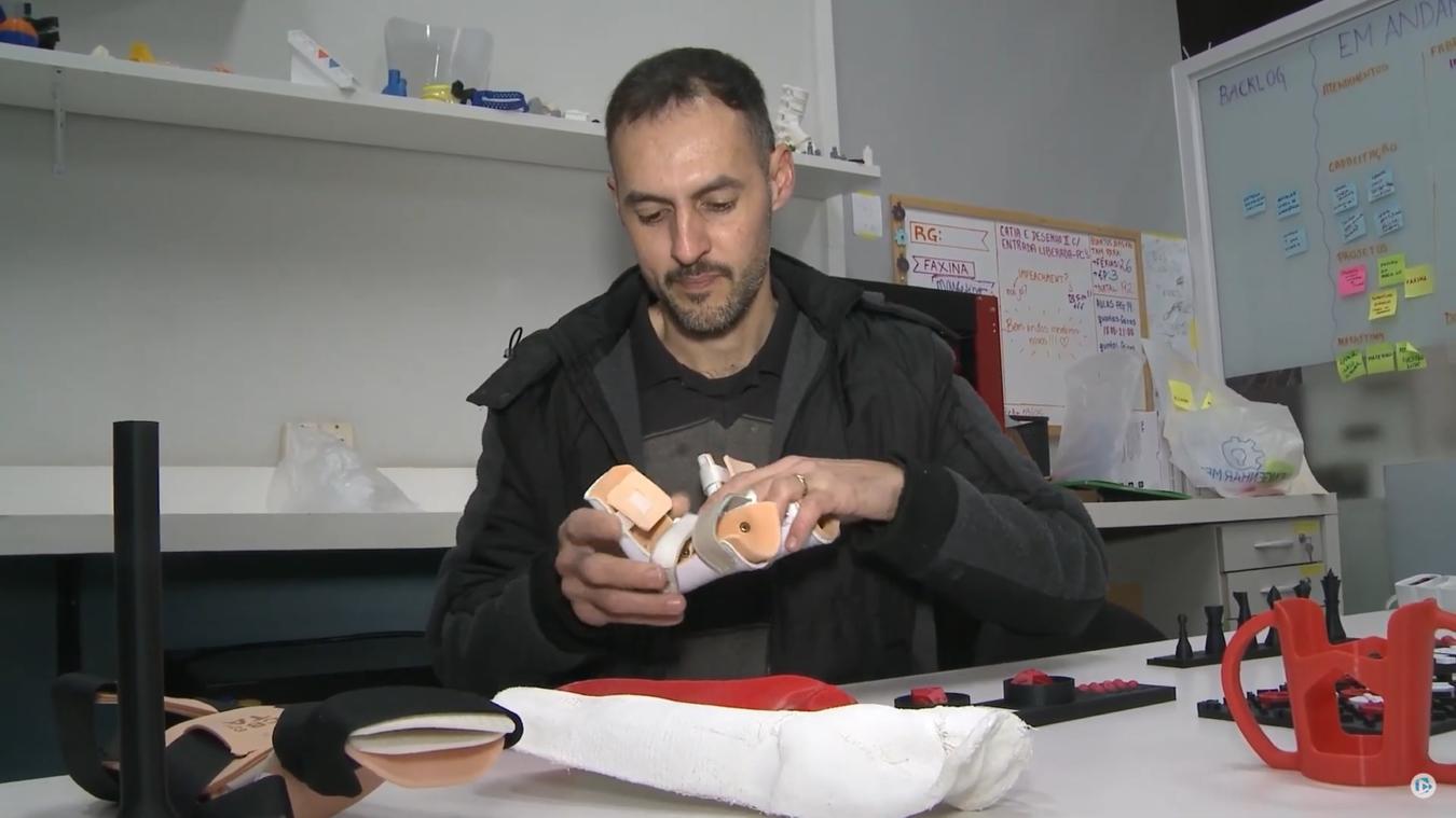Projeto da UFPR produz peças 3D para pessoas com problemas de mobilidade