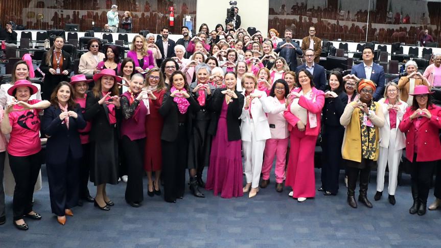 Assembleia abre Outubro Rosa com relatos de superação e alerta para prevenção do câncer de mama