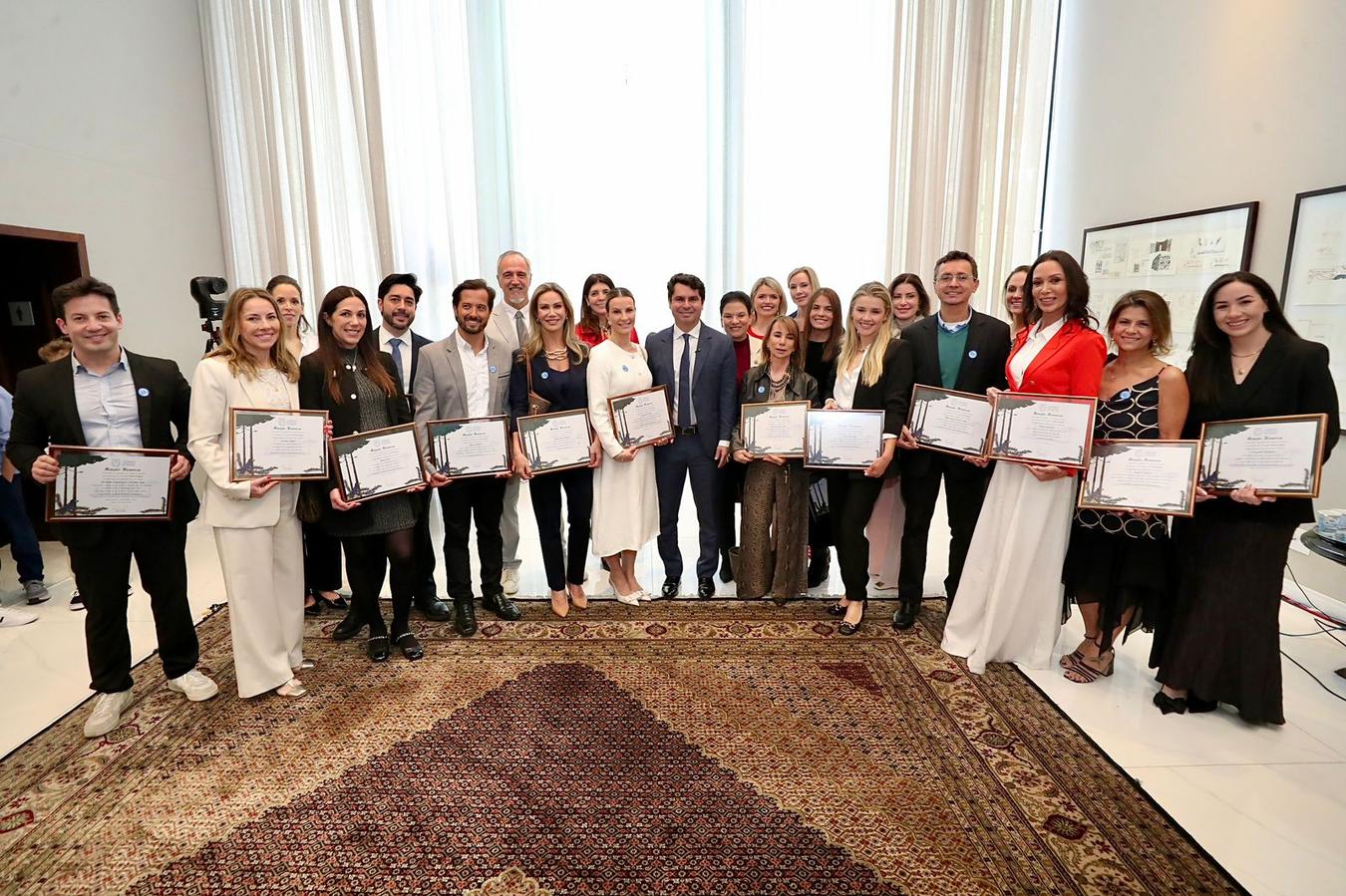 DeputadaEPUTADA MARLI PRESTA HOMENAGEM AOS CIRURGIÕES-DENTISTAS DO PARANÁ
