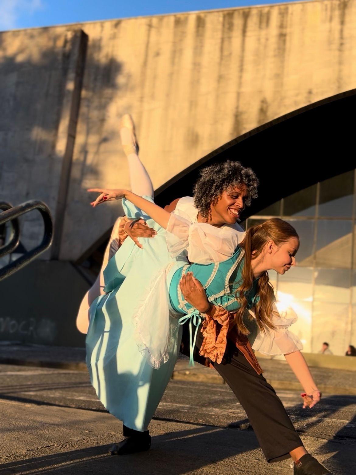 “Desencont(r)os”: Ballet Coppelia leva contos de fadas embaralhados ao Guairão