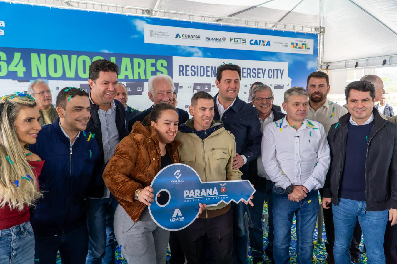 Governador inaugura condomínio clube com 864 apartamentos em Almirante Tamandaré