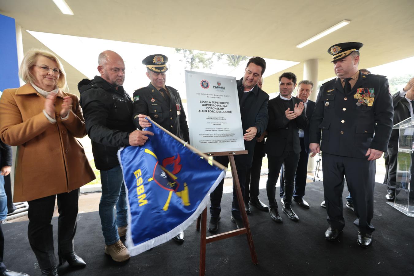 Governador inaugura Escola Superior de Bombeiro Militar e entrega 64 viaturas à corporação