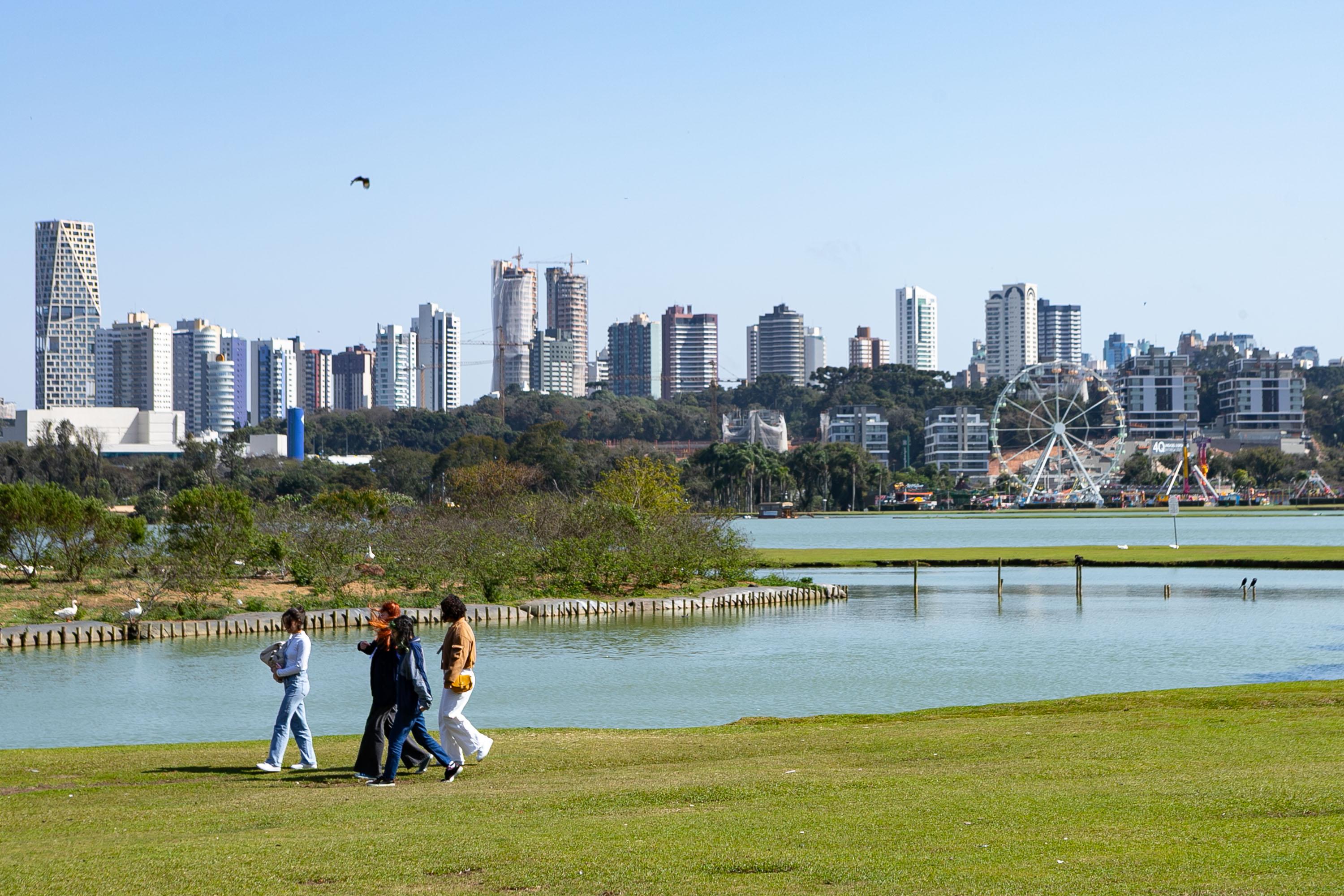 Novembro começa com chuva, mas sol aparece com mais frequência na segunda quinzena