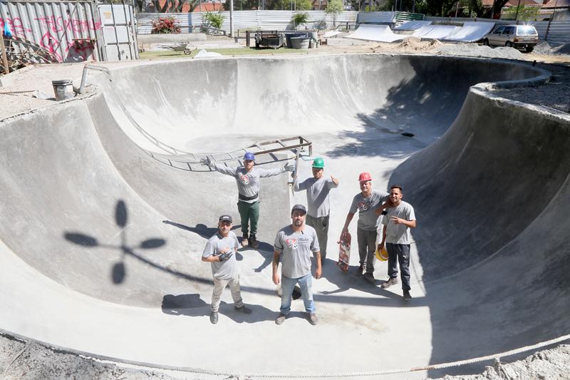 Prefeitura de Curitiba constrói pista pública de skate inspirada em bowl lendário da Califórnia