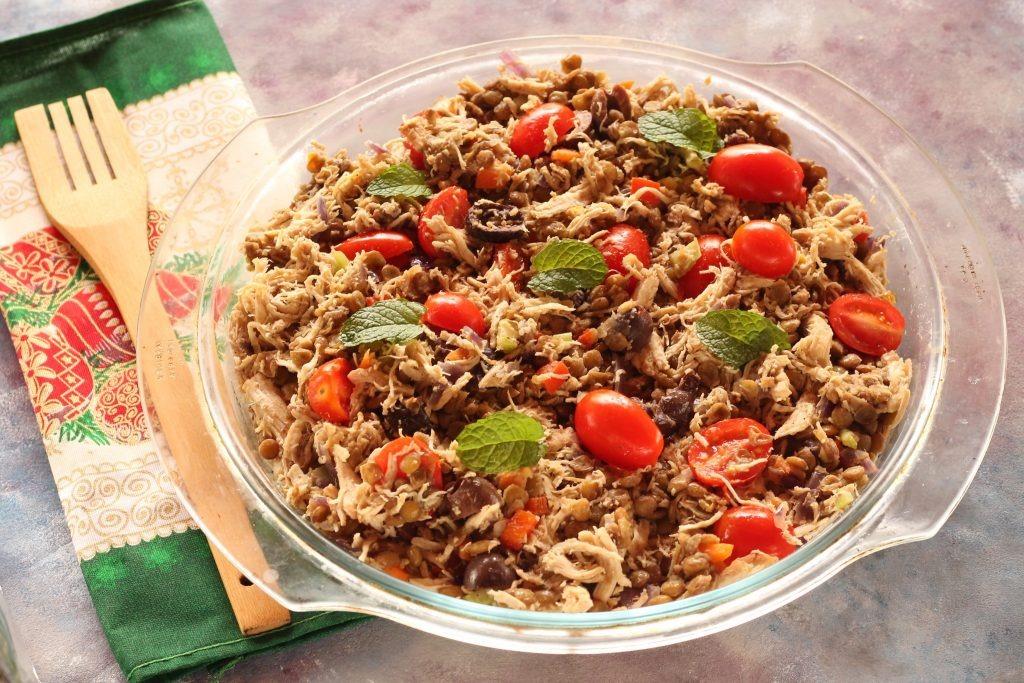 Salada de lentilha com frango