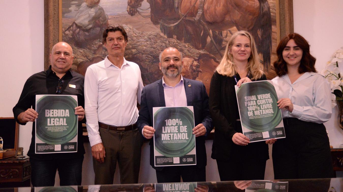 UFPR firma acordo com a Abrabar para testagem de metanol em bebidas