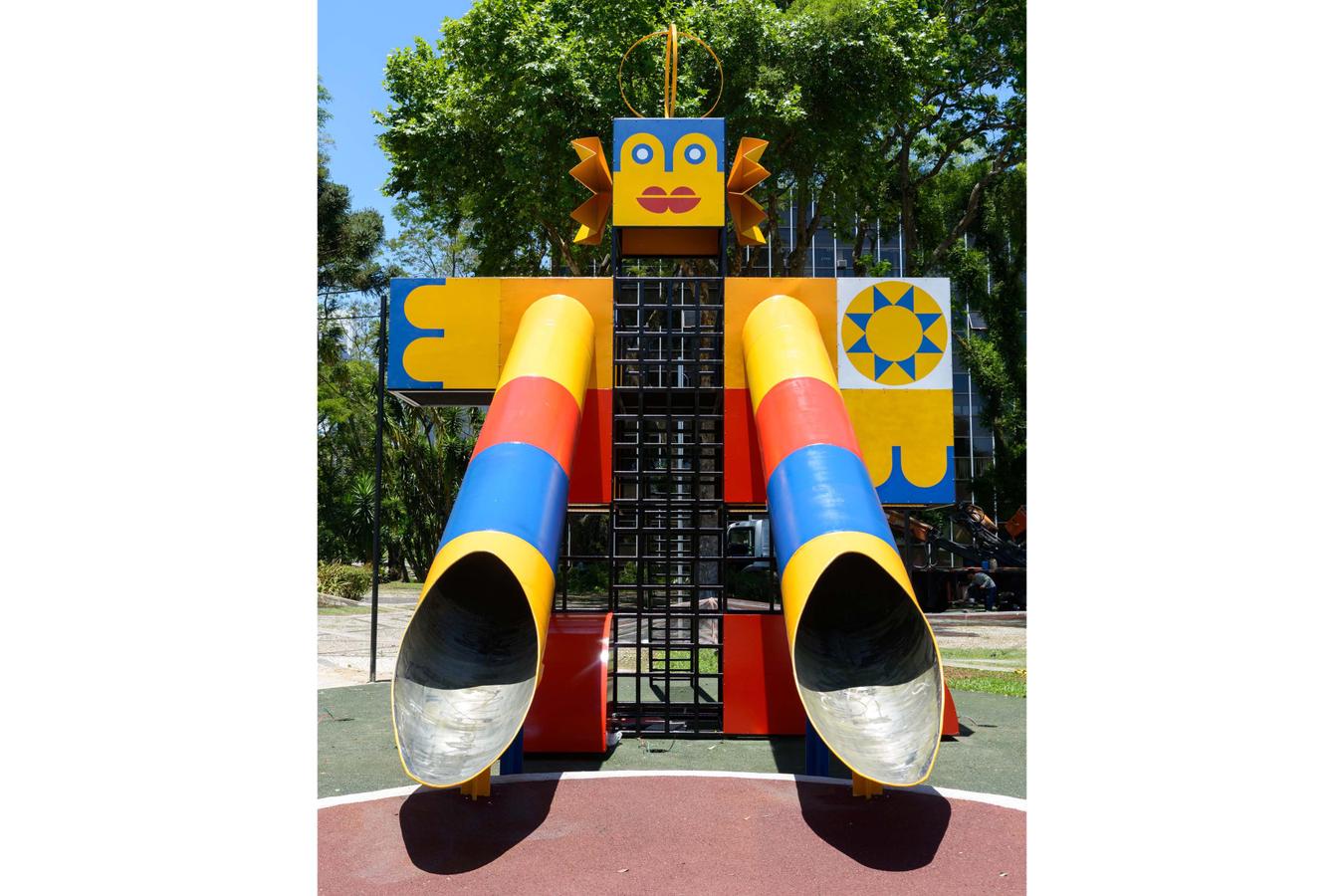 Com "Robô Interativo" e novas esculturas, MON apresenta obras inéditas na área externa