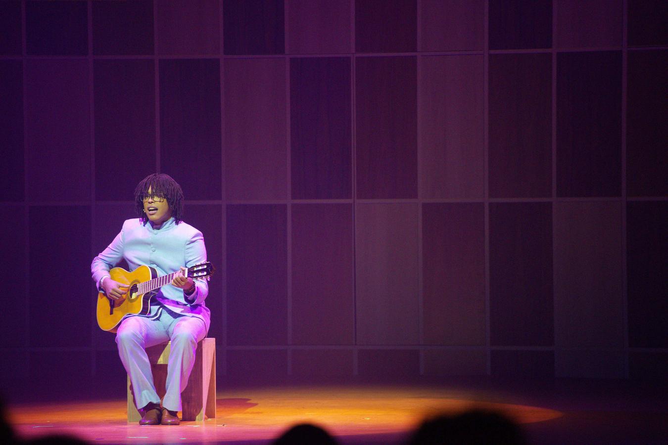 "Djavan, o Musical": Guairão recebe espetáculo em tributo a um dos maiores nomes da MPB