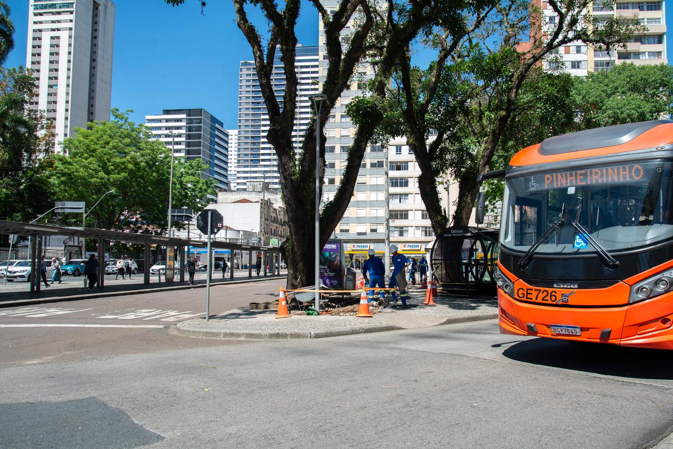 Praça Rui Barbosa recebe nova iluminação em LED para ficar mais segura e acolhedora