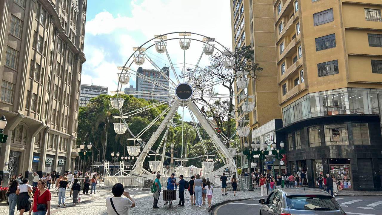 Roda-gigante da Rua XV e Natal nas regionais começam nesta terça-feira