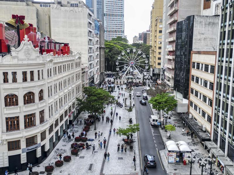 Roda-gigante já encanta e diverte público do Natal O Boticário na Rua XV