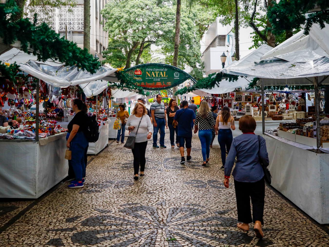 Tradição de fim de ano, Feiras Especiais de Natal de Curitiba abrem nesta quarta-feira