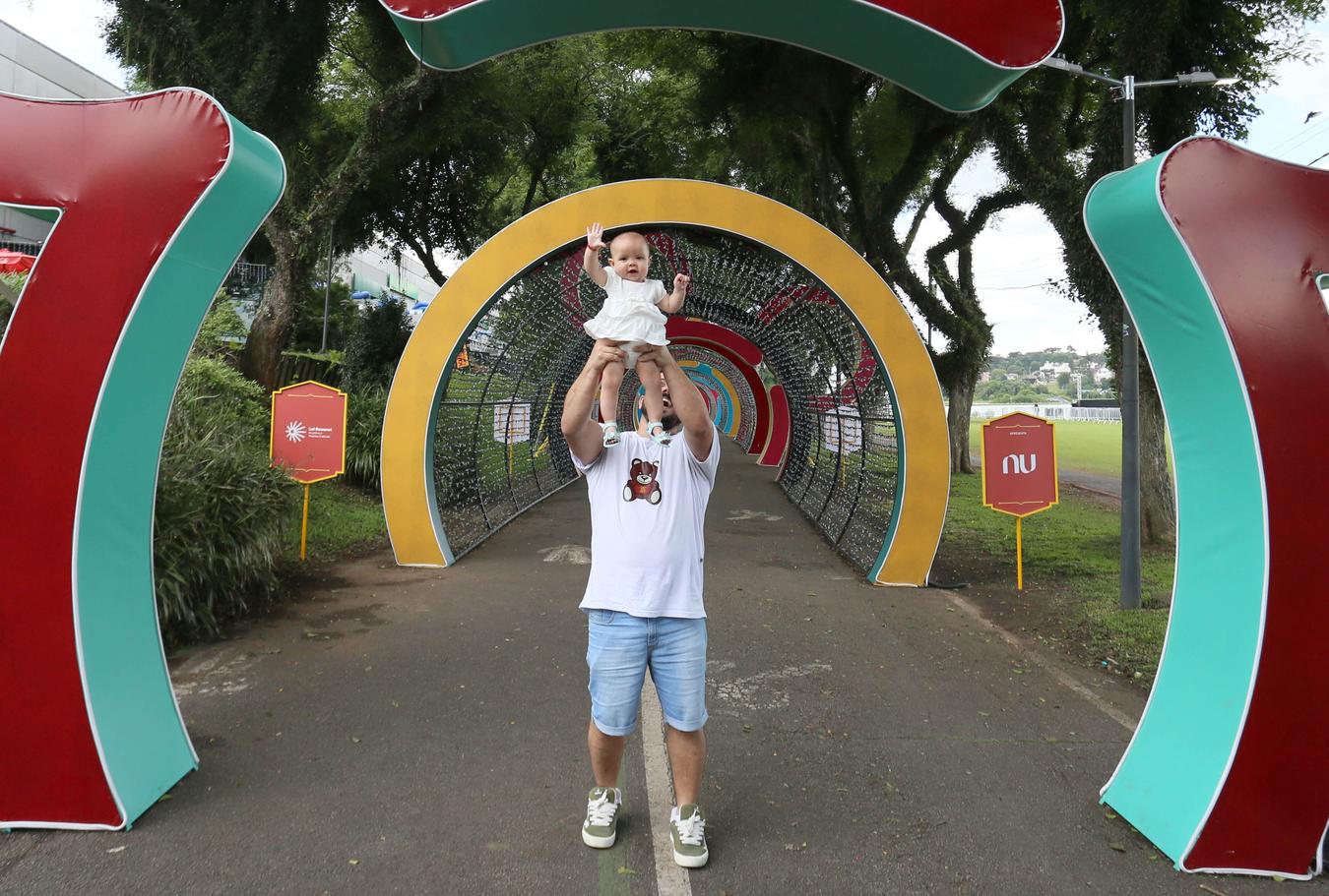 Com abertura do Parque Mágico, Disney Celebra: Um Natal Inesquecível estreia nesta quinta em Curitiba