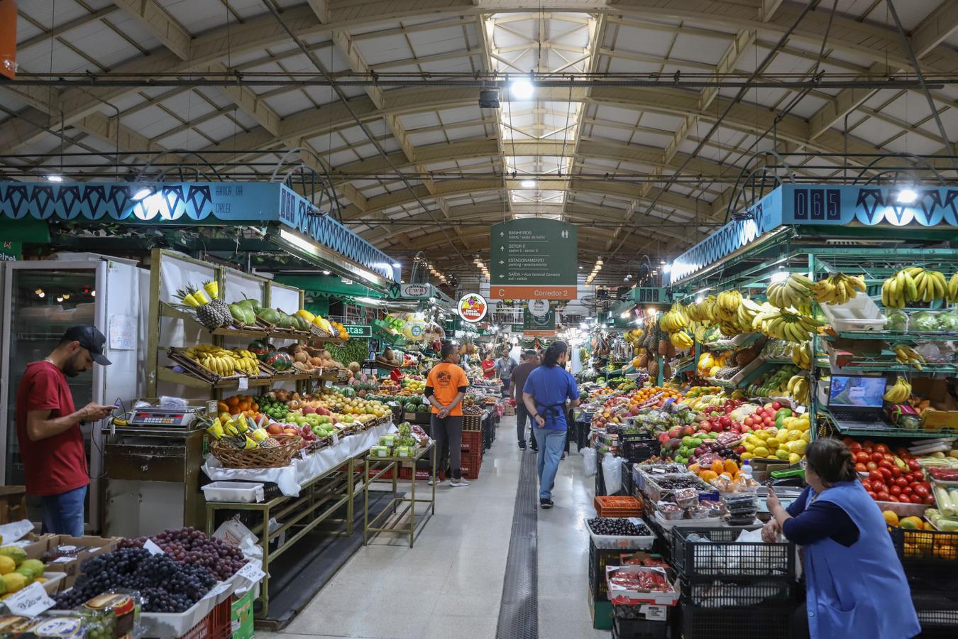 De castanhas a panetone com recheio de tiramisu: o Mercado Municipal de Curitiba tem