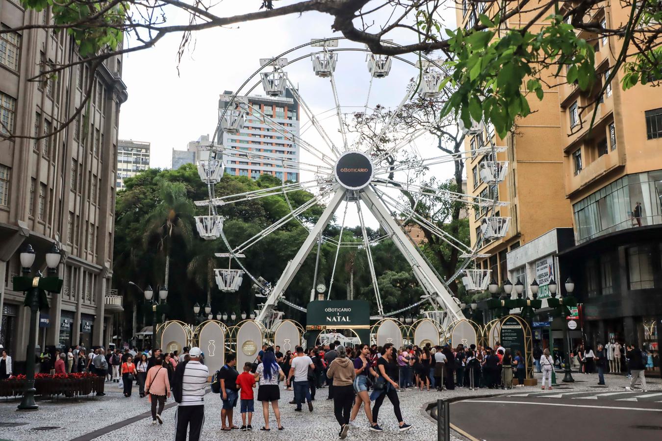 Domingo no Centro de Natal tem roda-gigante, carreata do Papai Noel e produtos coloniais da RMC