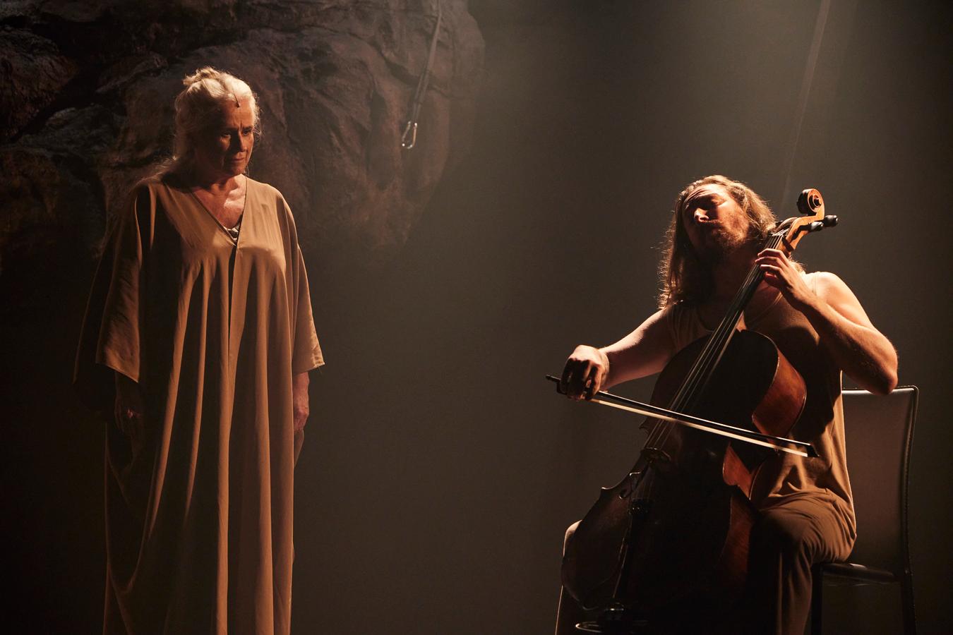 Ficções: Monólogo estrelado por Vera Holtz retorna a Curitiba