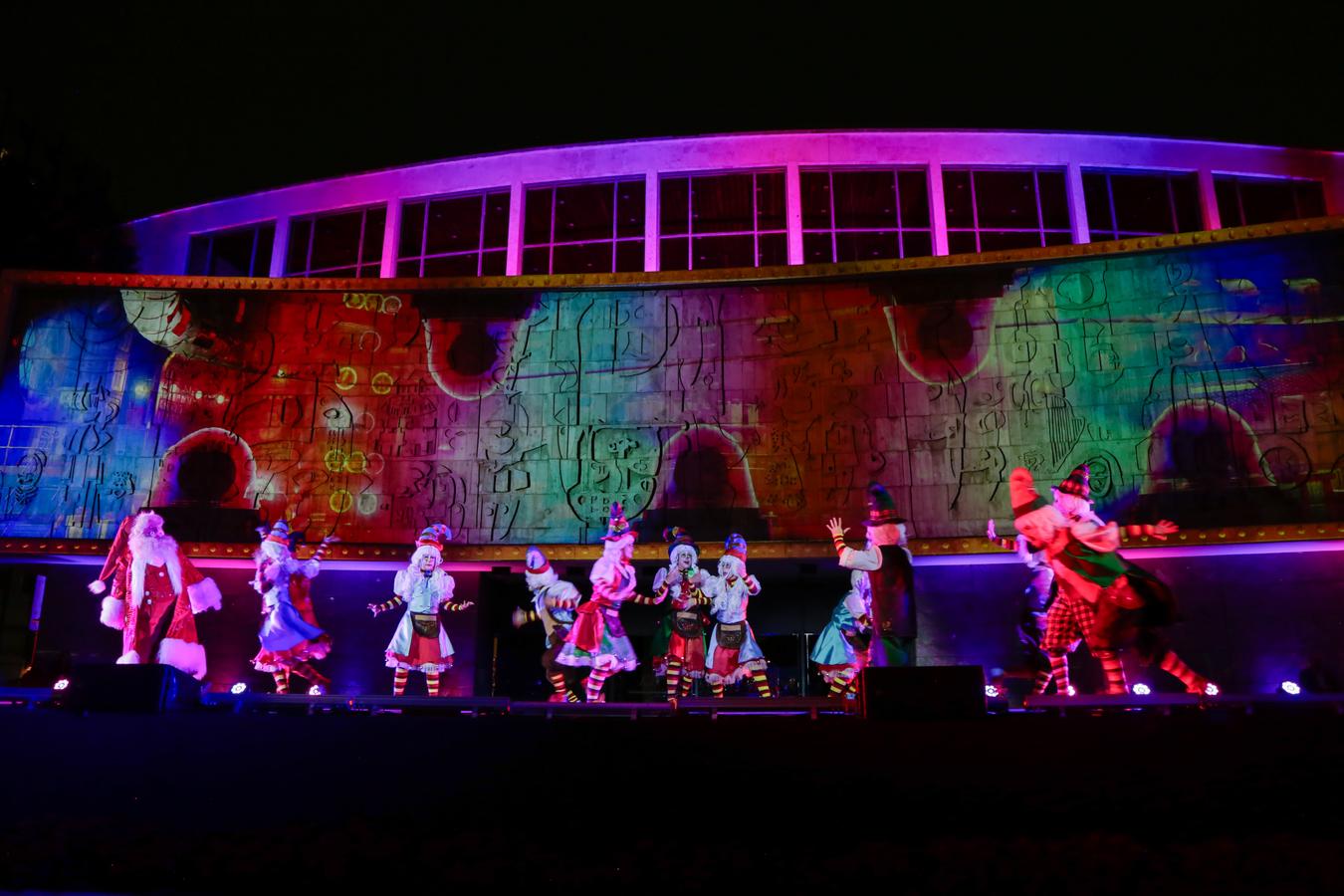 Fim de semana tem estreia do Papai Noel Surdo e retorno do musical A Inesquecível Fábrica de Emoções