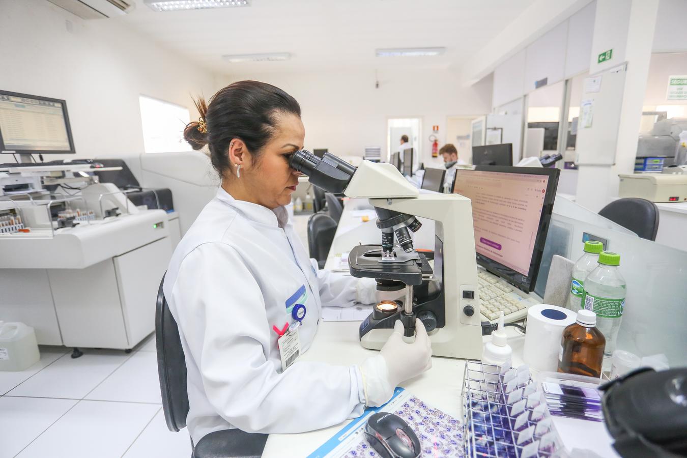 LANAC passa a oferecer exame avançado para investigação biológica da Doença de Alzheimer