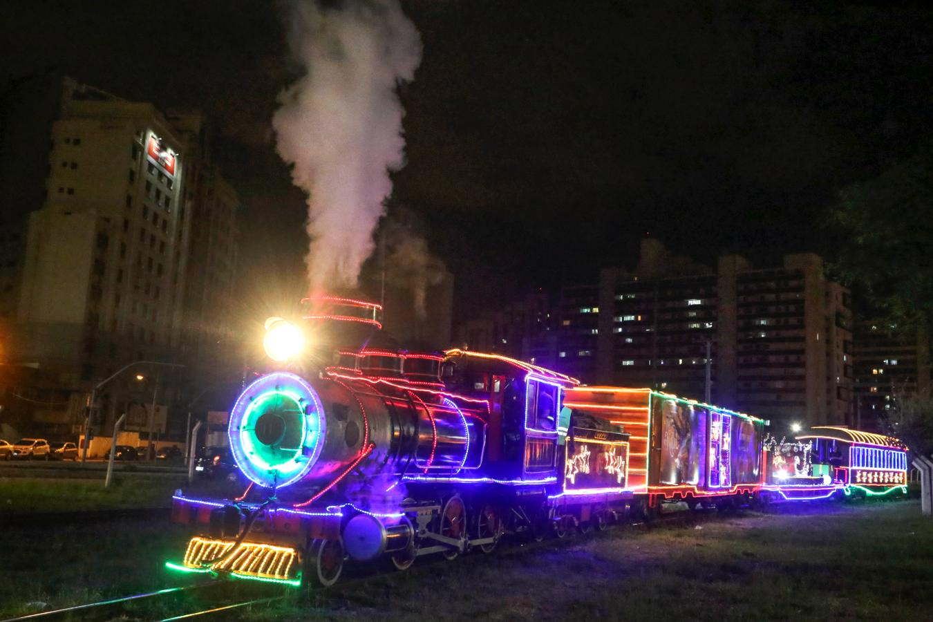 Maria Fumaça do Natal começa a circular em Curitiba neste domingo