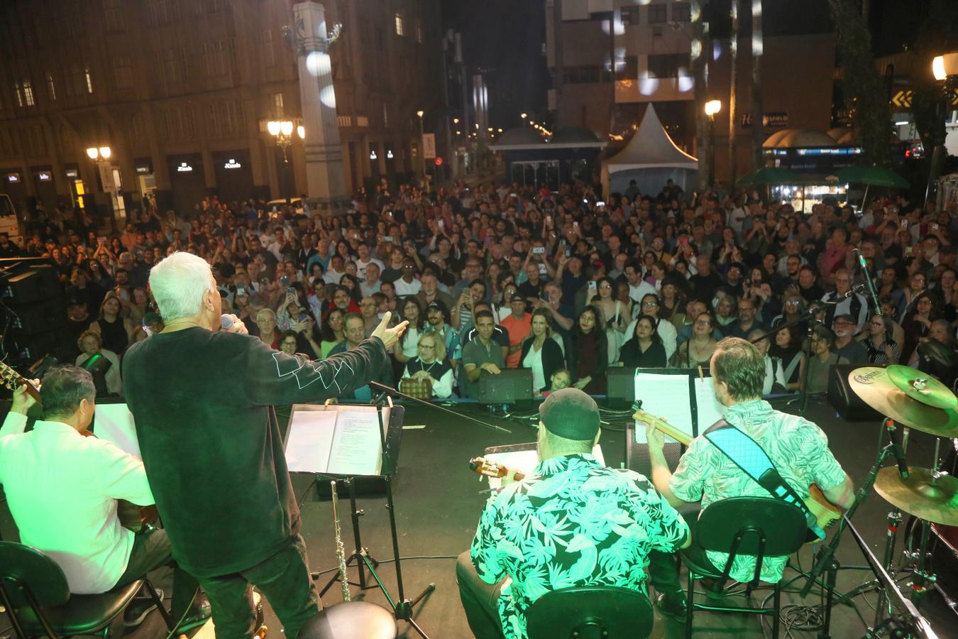 Oficina leva música antiga e MPB para novos palcos do Centro de Curitiba