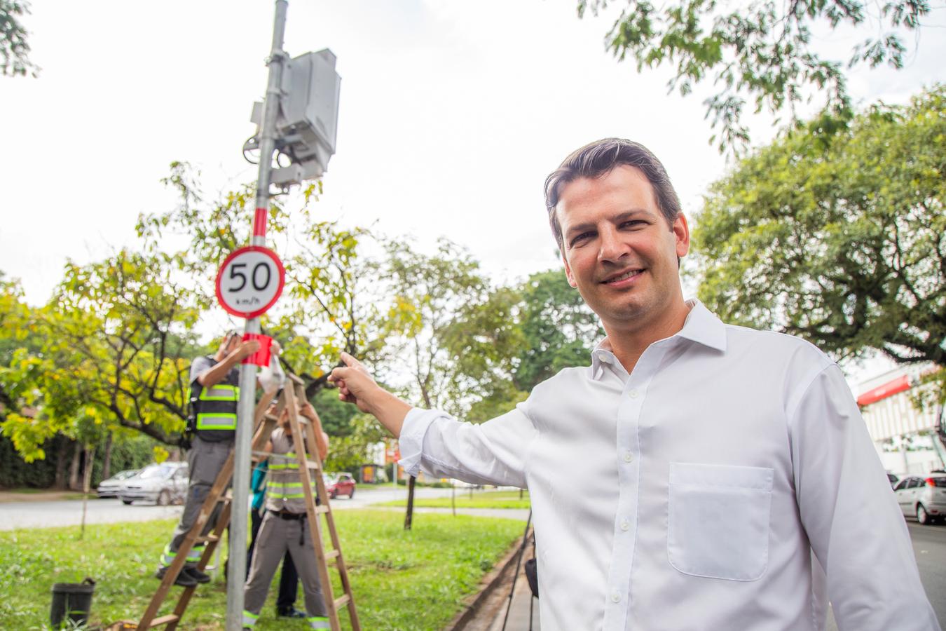 Prefeitura investe R$ 54 milhões no trânsito; multas caem 34,1% com nova sinalização dos radares em Curitiba