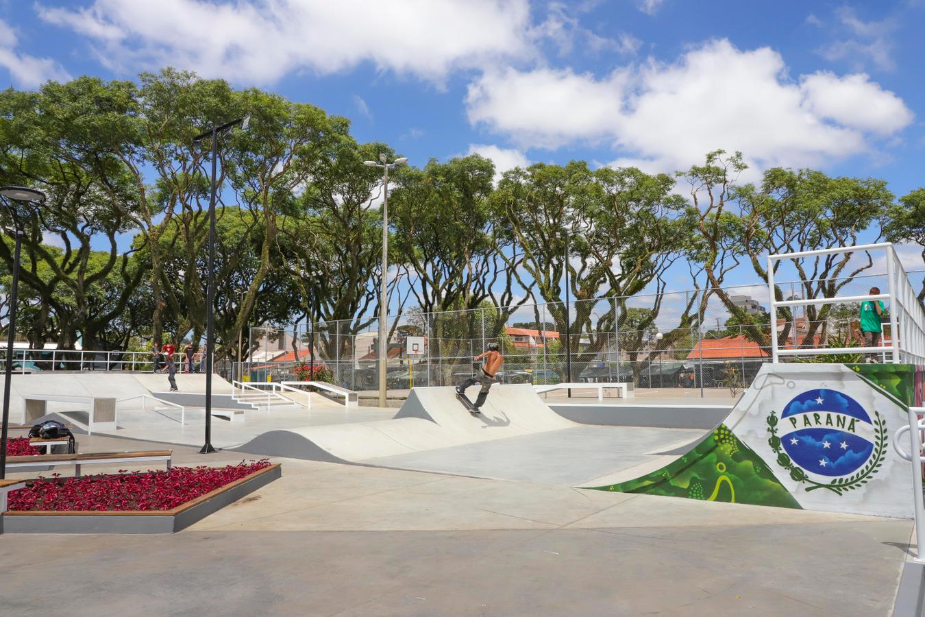 Presentão de Natal: skatistas já podem andar no tri-bowl inédito de Curitiba, inspirado em pista da Califórnia
