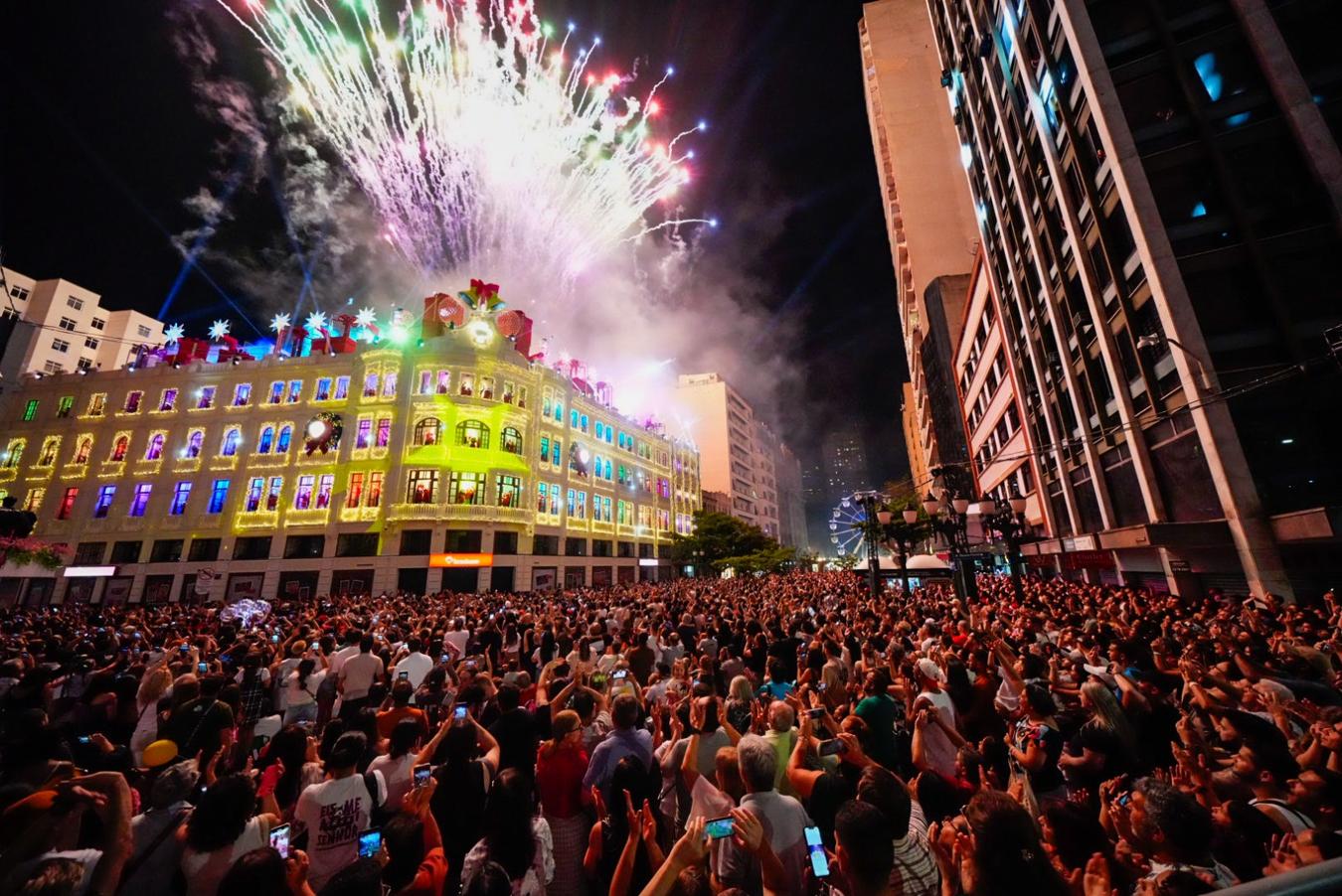 Primeiras apresentações do Natal do Palácio Avenida atraem 70 mil pessoas; veja quando é a próxima data