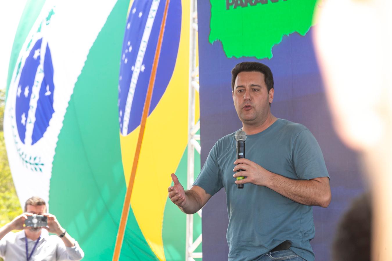 Ratinho Jr encerra 2025 como o governador mais bem avaliado do Brasil