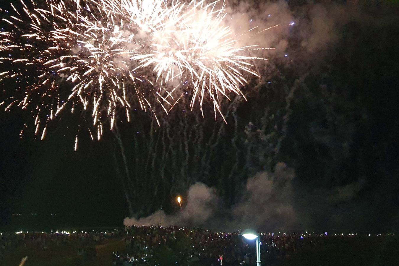 Saúde alerta para riscos de queimaduras com fogos e destaca o que fazer em casos de acidentes